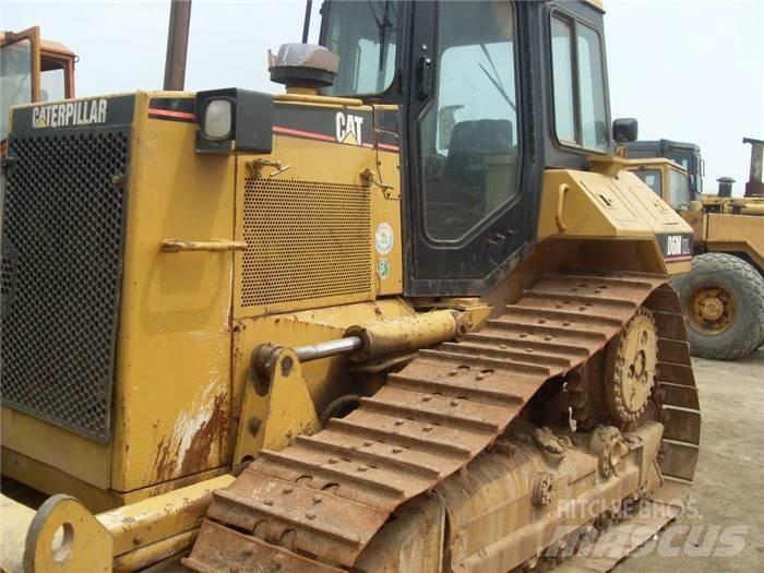 CAT D 6 M LGP بلدوزرات مجنزرة
