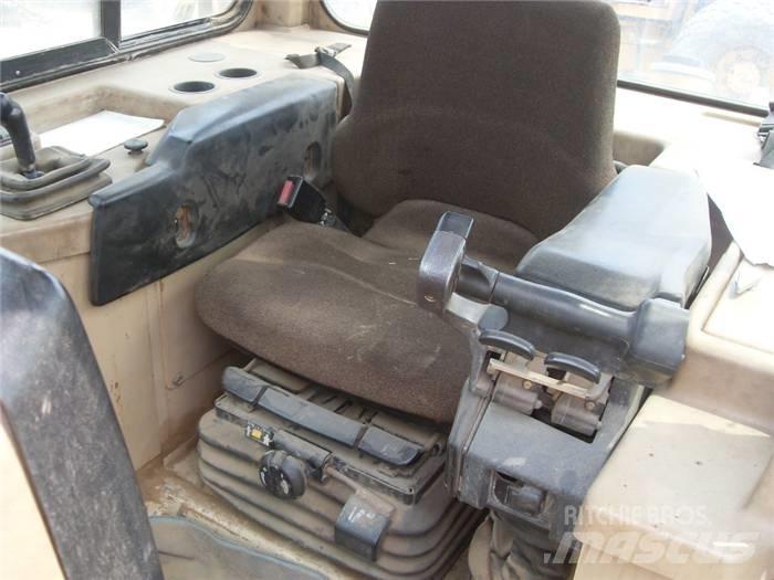 CAT D 6 M LGP بلدوزرات مجنزرة