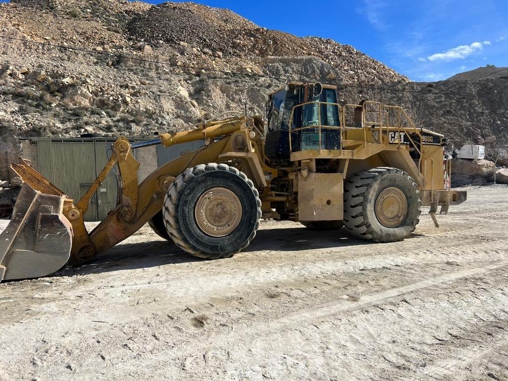 CAT 988 G لوادر بعجل