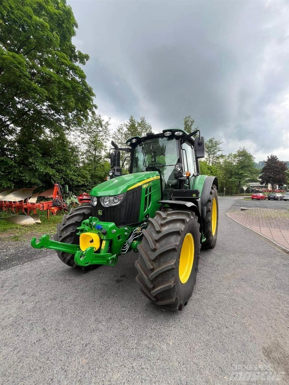John Deere 6120M الجرارات