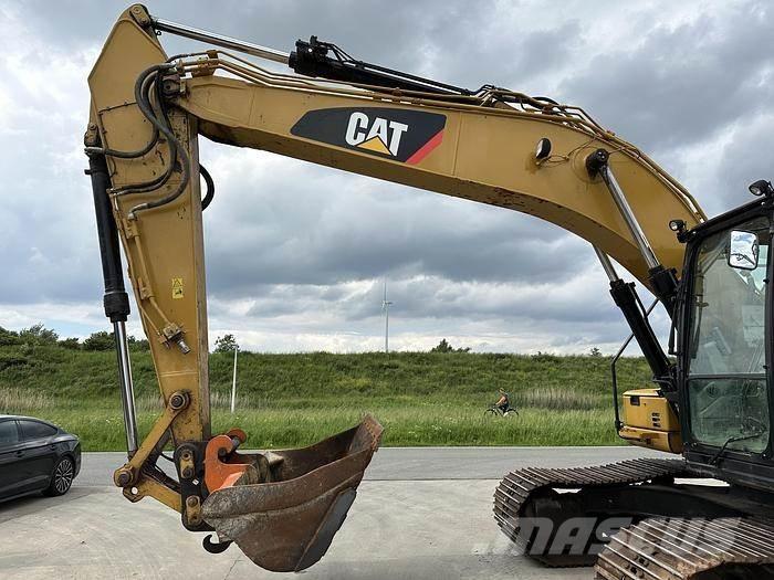 CAT 320FL حفارات زحافة