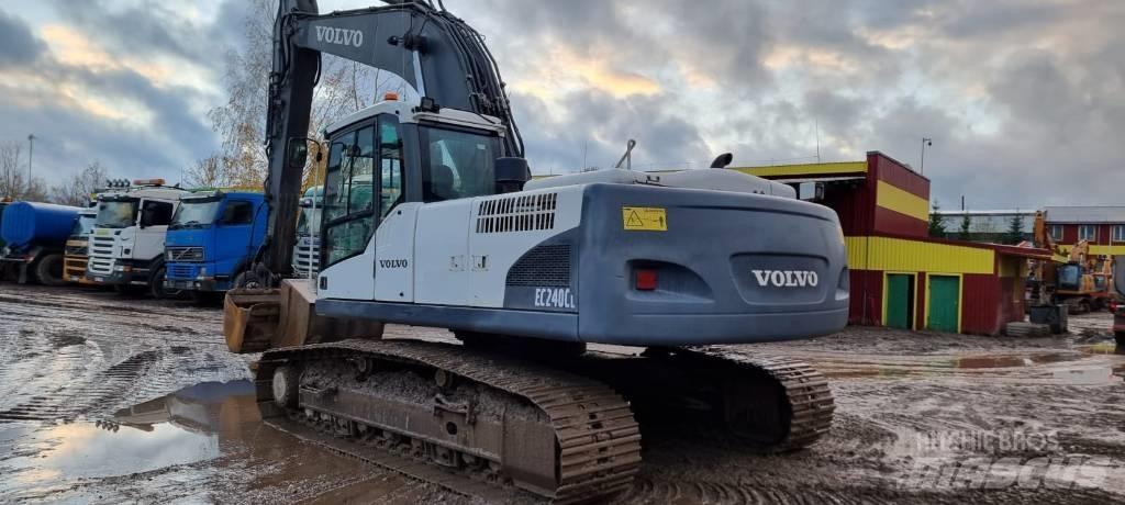 Volvo EC 240 C L حفارات زحافة