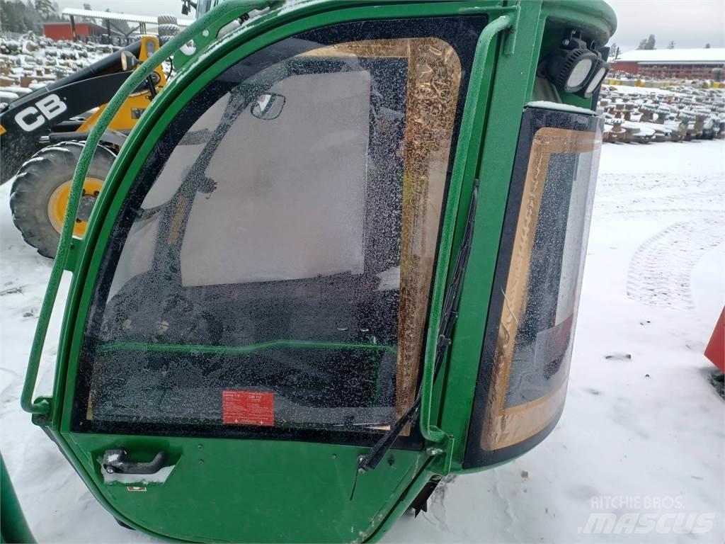 John Deere 1210e كابينة والداخلية