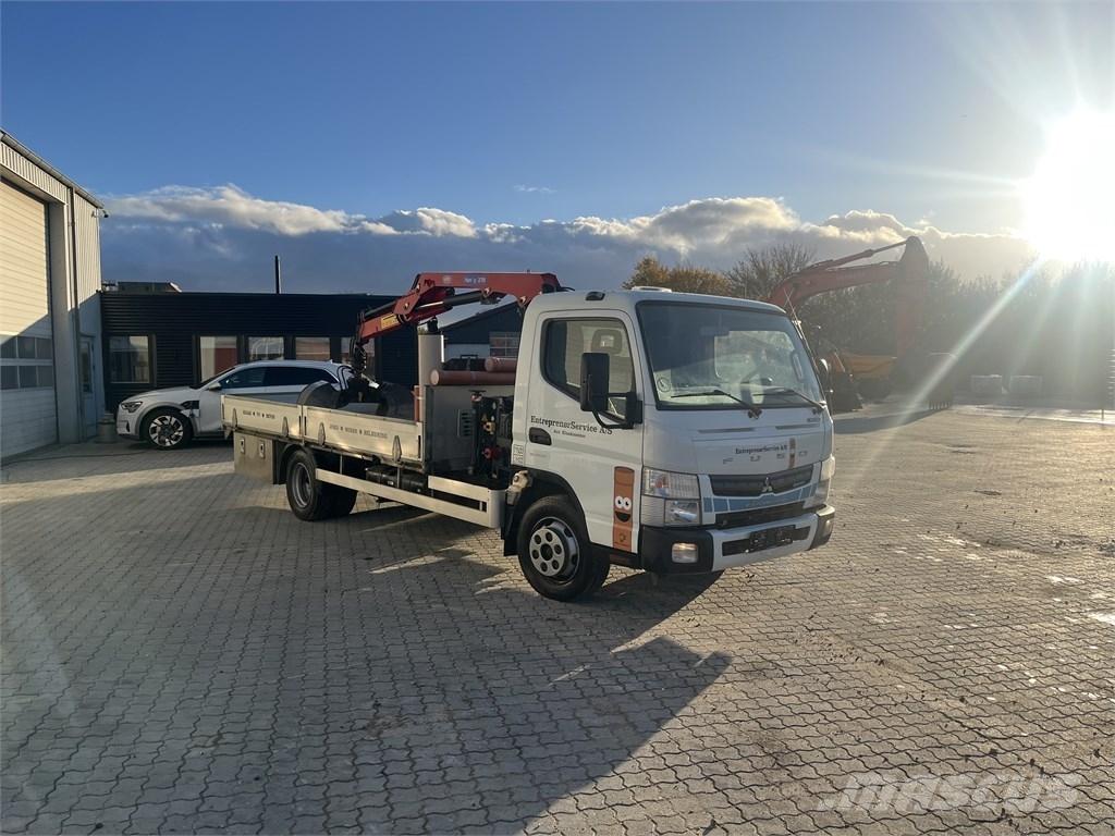 Mitsubishi Canter شاحنات مسطحة/مفصلية الجوانب