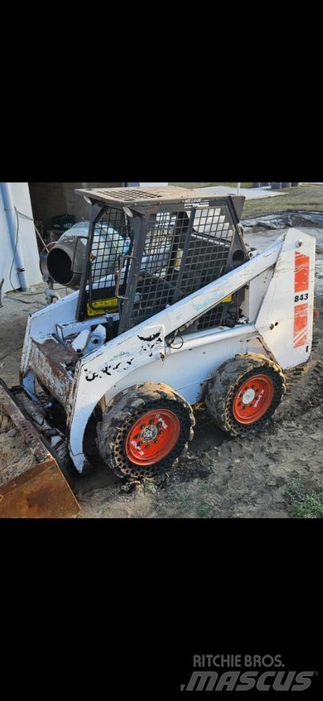 Bobcat 843 لوادر انزلاقية التوجيه