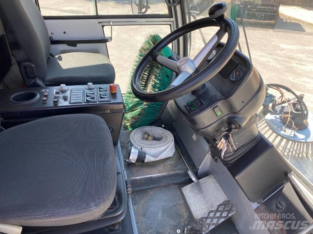 Bucher CityCat 5000 كناسات