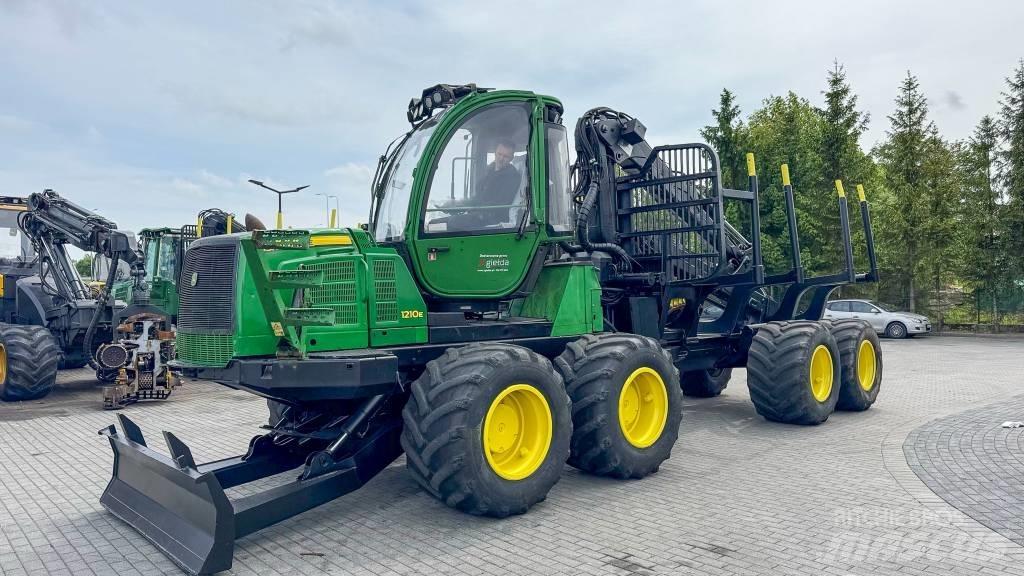 John Deere 1210E شاحنات