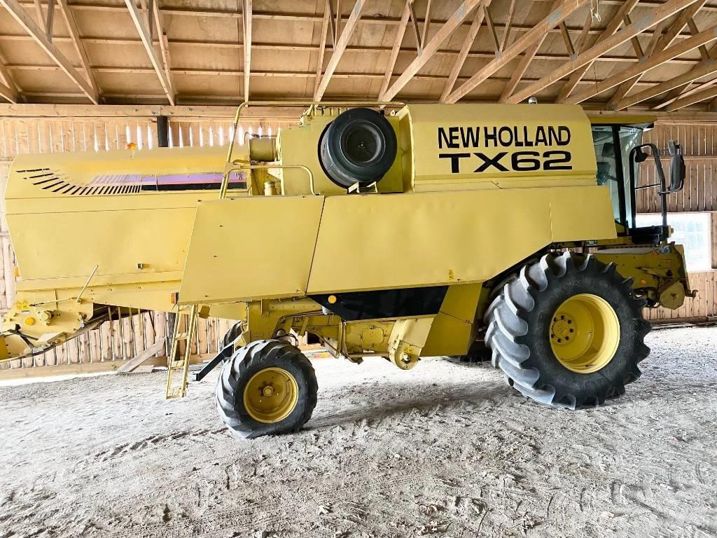 New Holland TX 62 حصادات