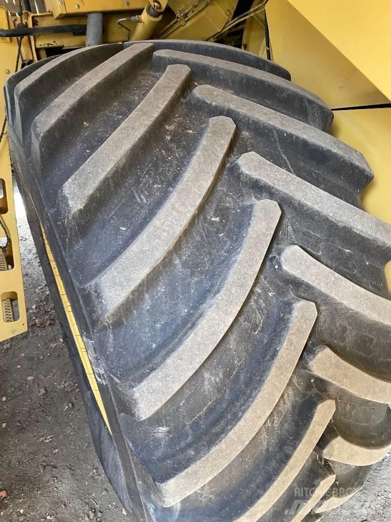 New Holland TX 62 حصادات