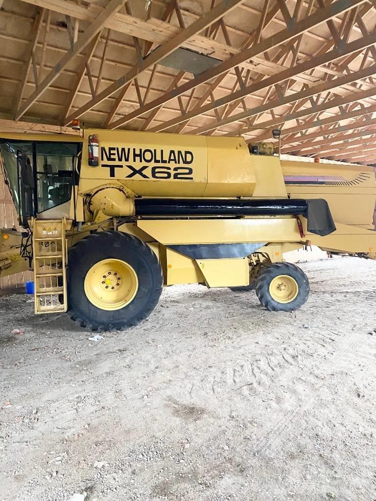 New Holland TX 62 حصادات