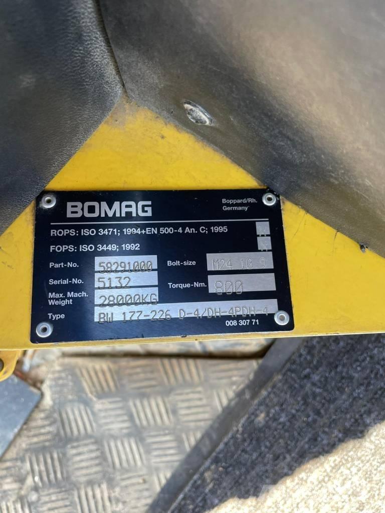 Bomag 213 DH-4 مداحل أحادية الأسطوانة