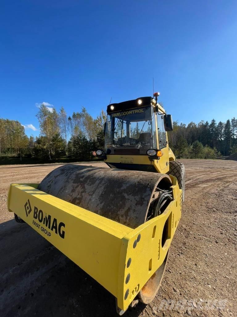 Bomag 213 DH-4 مداحل أحادية الأسطوانة