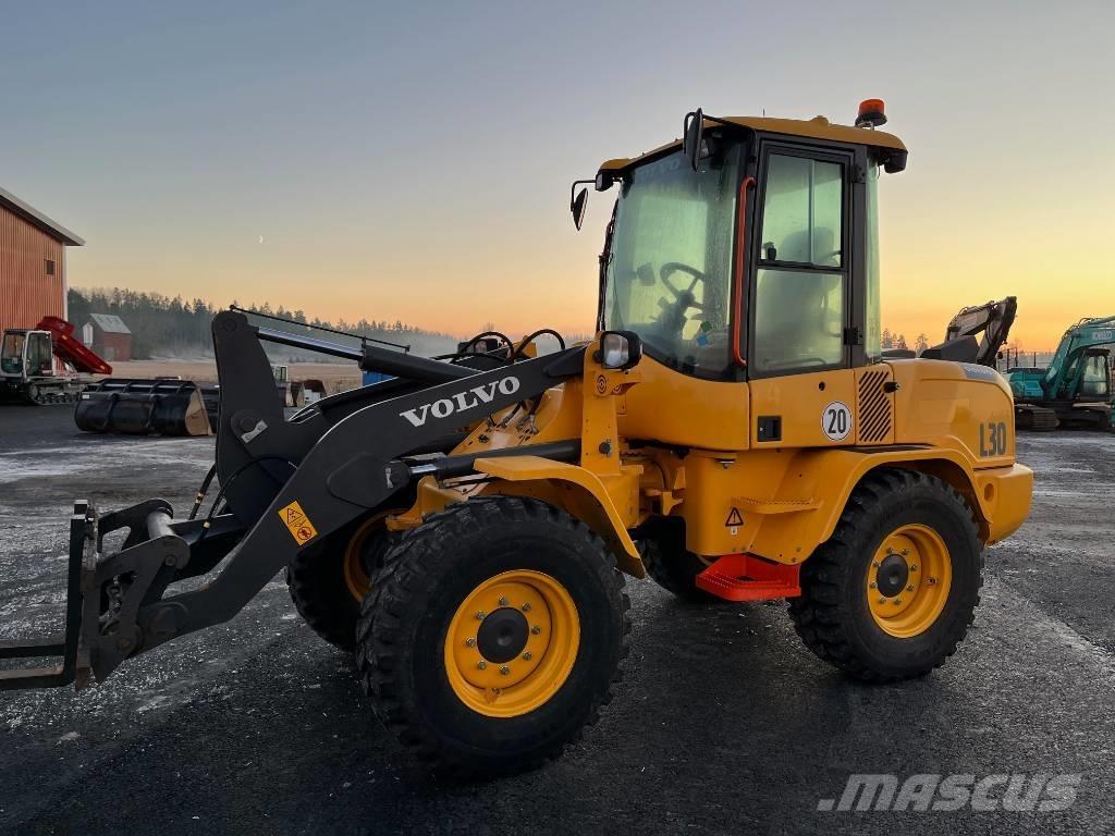 Volvo L 30 H لوادر بعجل