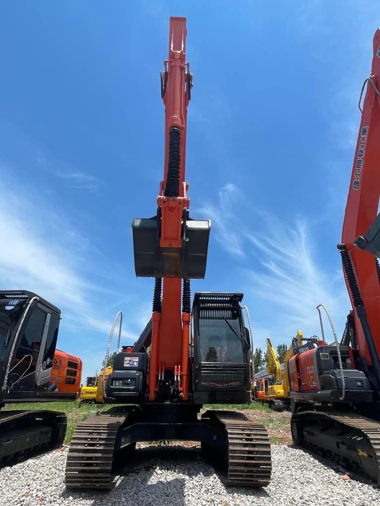 Hitachi ZX 200 حفارات زحافة
