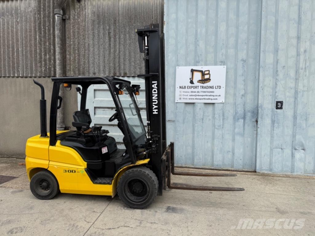Hyundai 30 D شاحنات الديزل