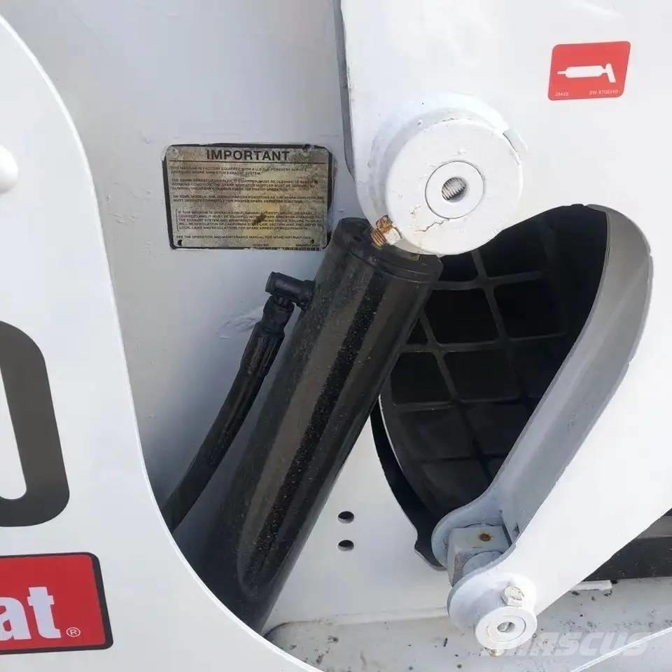 Bobcat S300 لوادر انزلاقية التوجيه