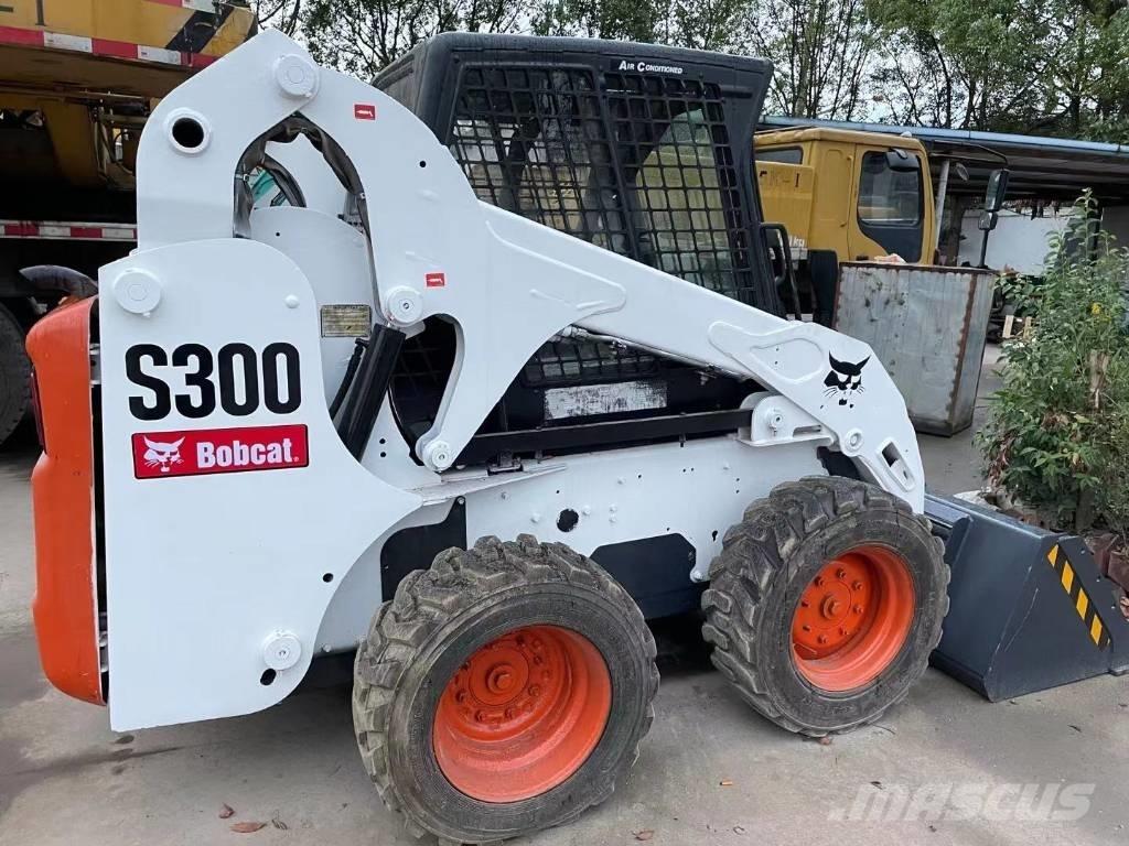 Bobcat S300 لوادر انزلاقية التوجيه