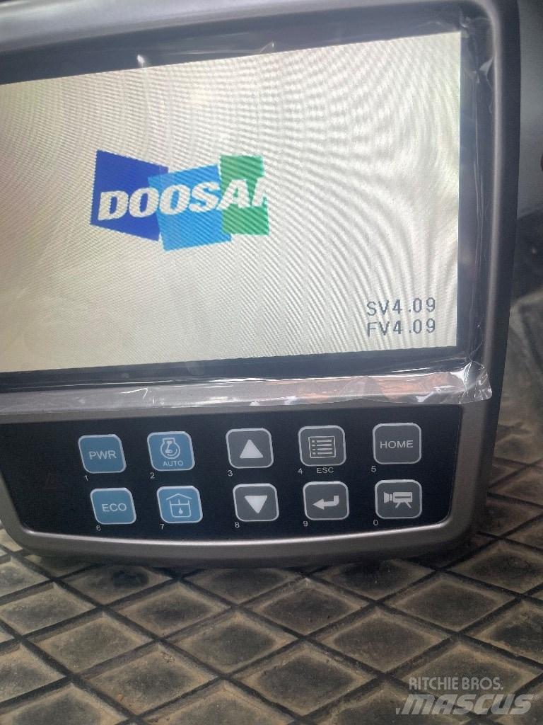 Doosan DX 140 LCR-3 إلكترونيات