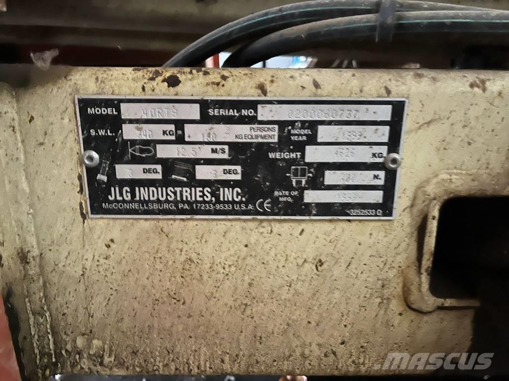 JLG 40 RTS رافعات مقصية الشكل