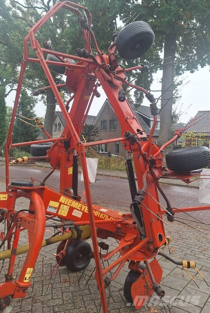 Niemeyer HR 675 DH مكابس وميبسات التبن