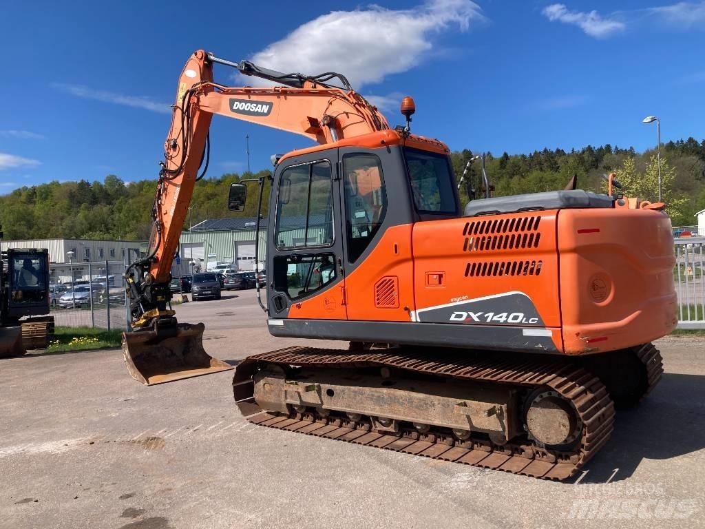 Doosan DX 140 LC حفارات زحافة