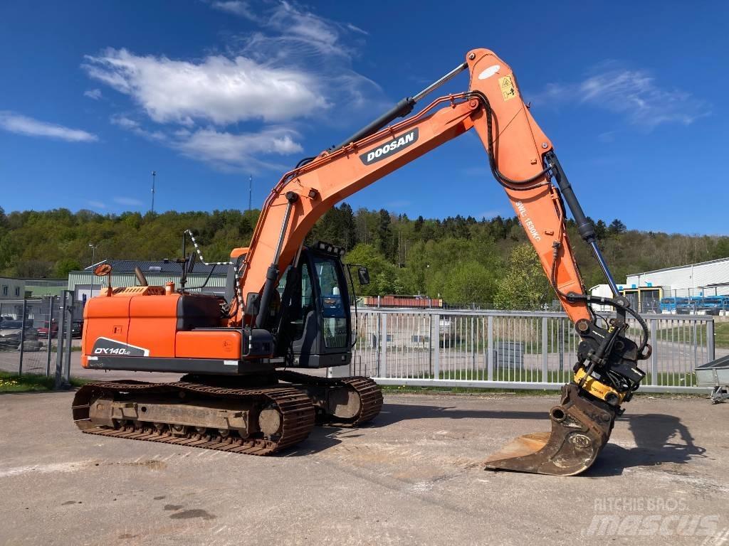 Doosan DX 140 LC حفارات زحافة