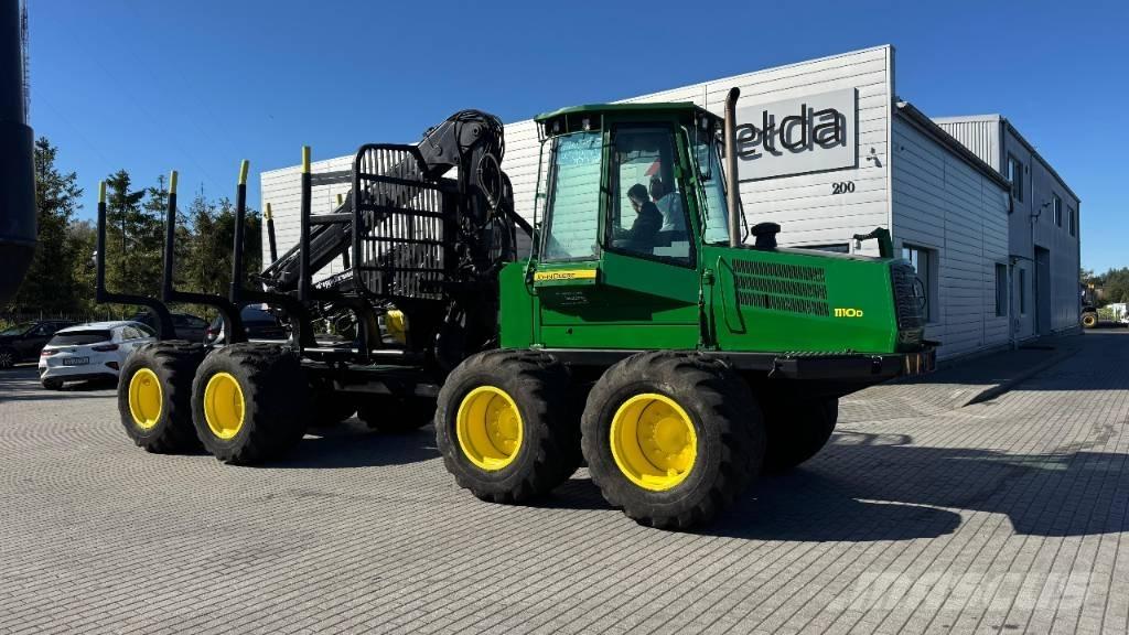 John Deere 1110 D شاحنات