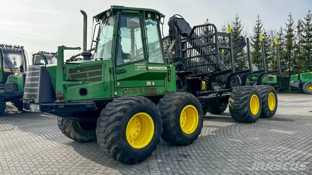 John Deere 1110 D شاحنات
