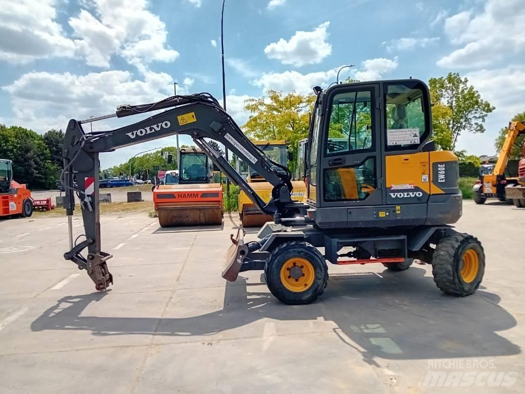 Volvo EW 60 E حفارات بعجل