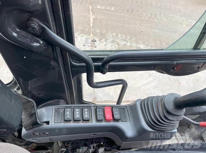Hitachi ZX140W-6 حفارات بعجل