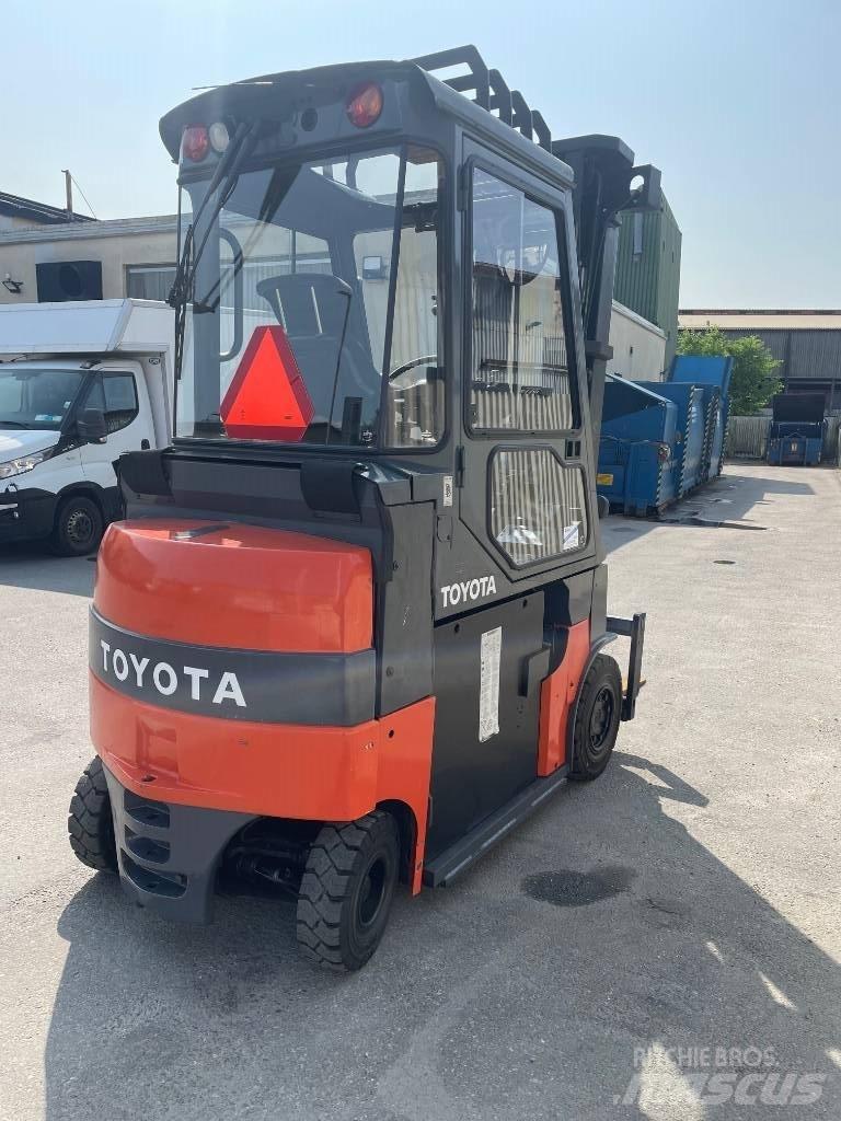 Toyota 7FBMF30 شاحنات ذات رافعات شوكية تعمل بالكهرباء