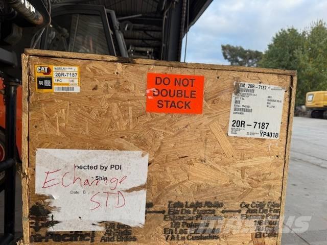 CAT 320 حفارات زحافة