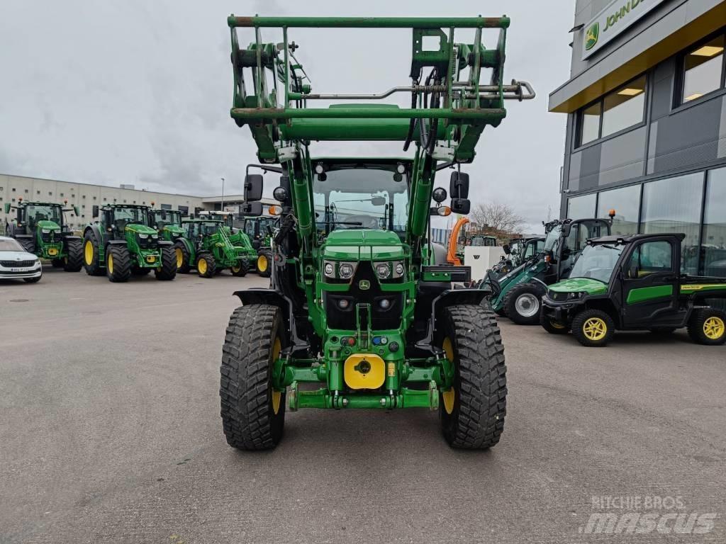 John Deere 6115 RC الجرارات