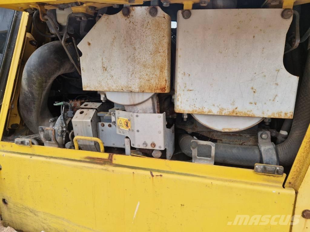 Komatsu D 65 PX-18 بلدوزرات مجنزرة