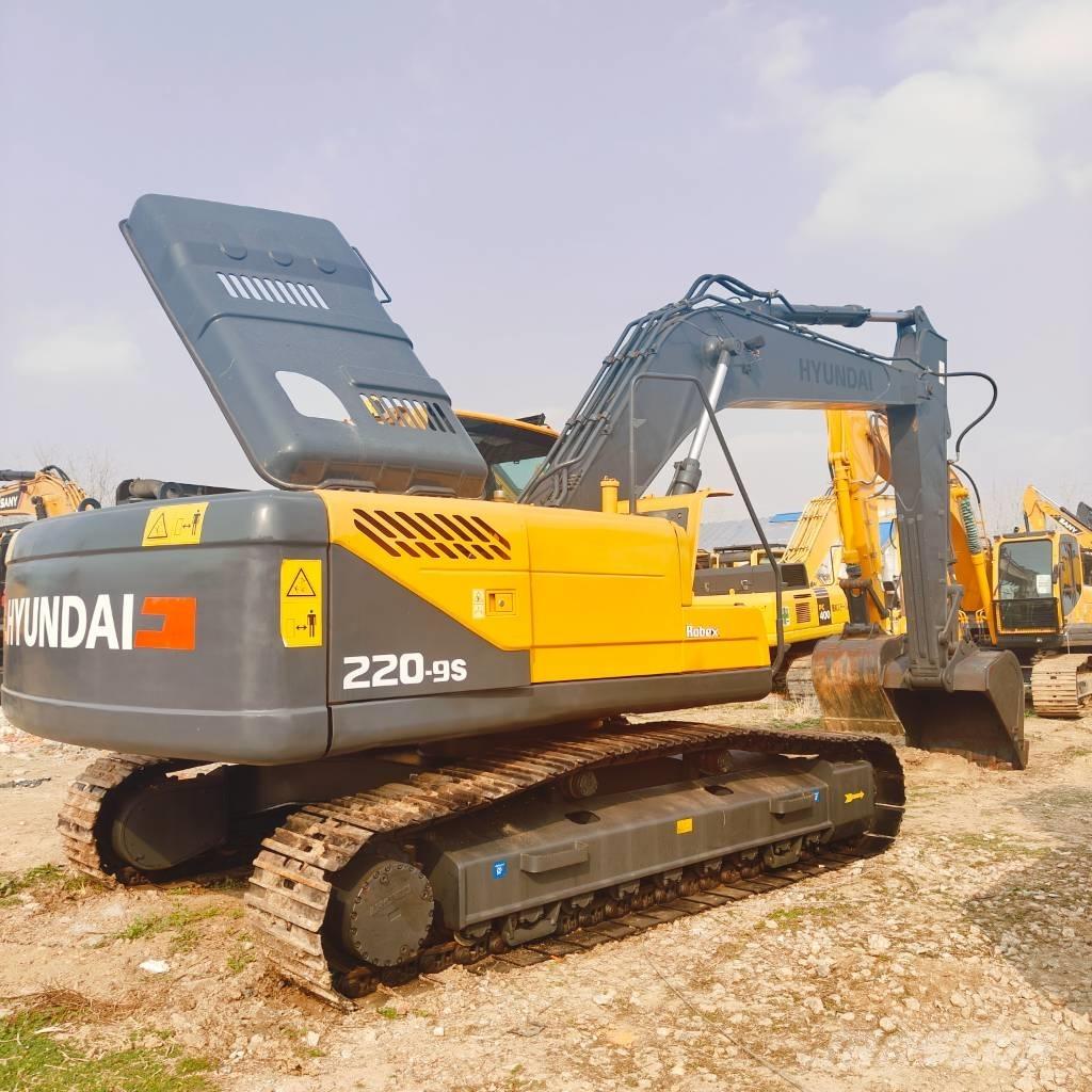 Hyundai R220LC-9S حفارات زحافة