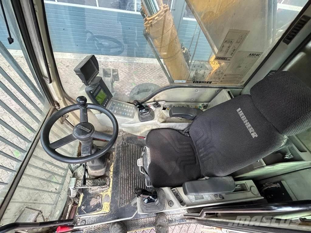 Liebherr A924C مناولات المخلفات / مناولات صناعية