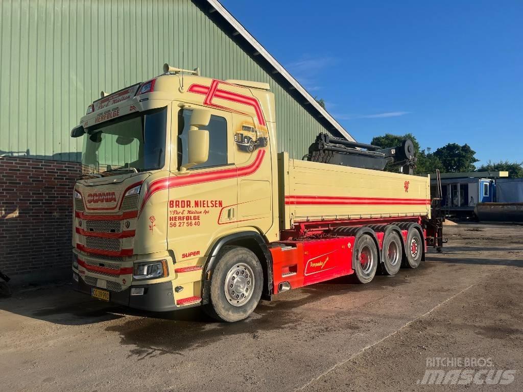Scania R 520 Tridem Crane trucks