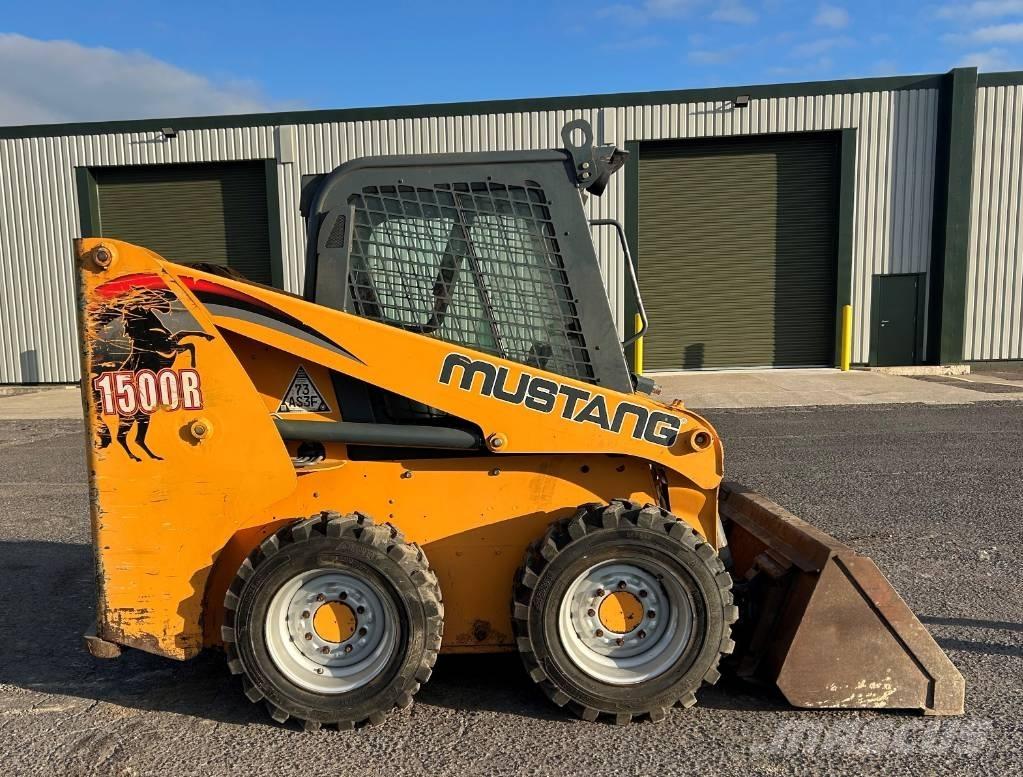 Mustang 1500 R لوادر انزلاقية التوجيه