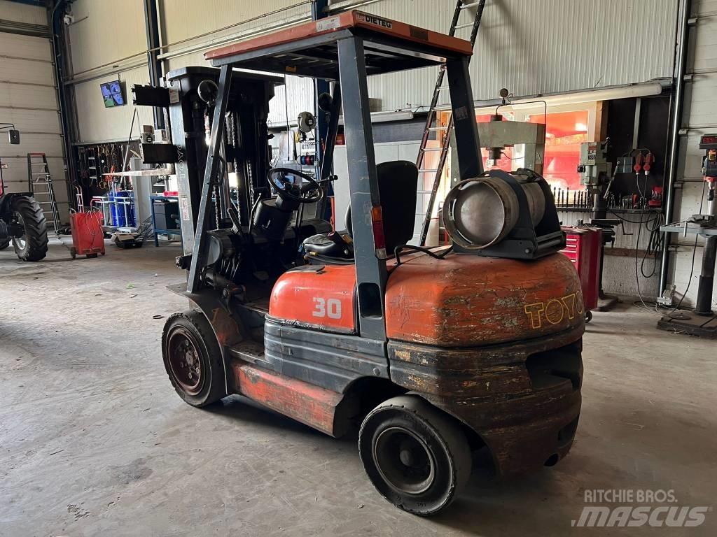 Toyota 02-6 FG F 30 شاحنات LPG
