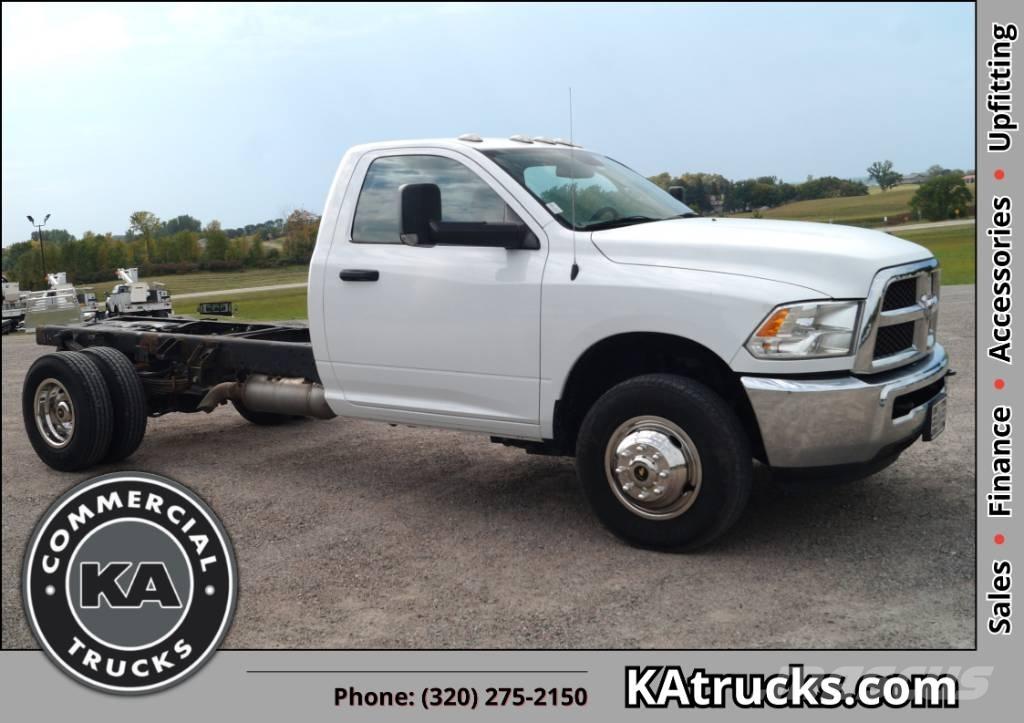 RAM 3500 TRADESMAN شاحنات بمقصورة وهيكل
