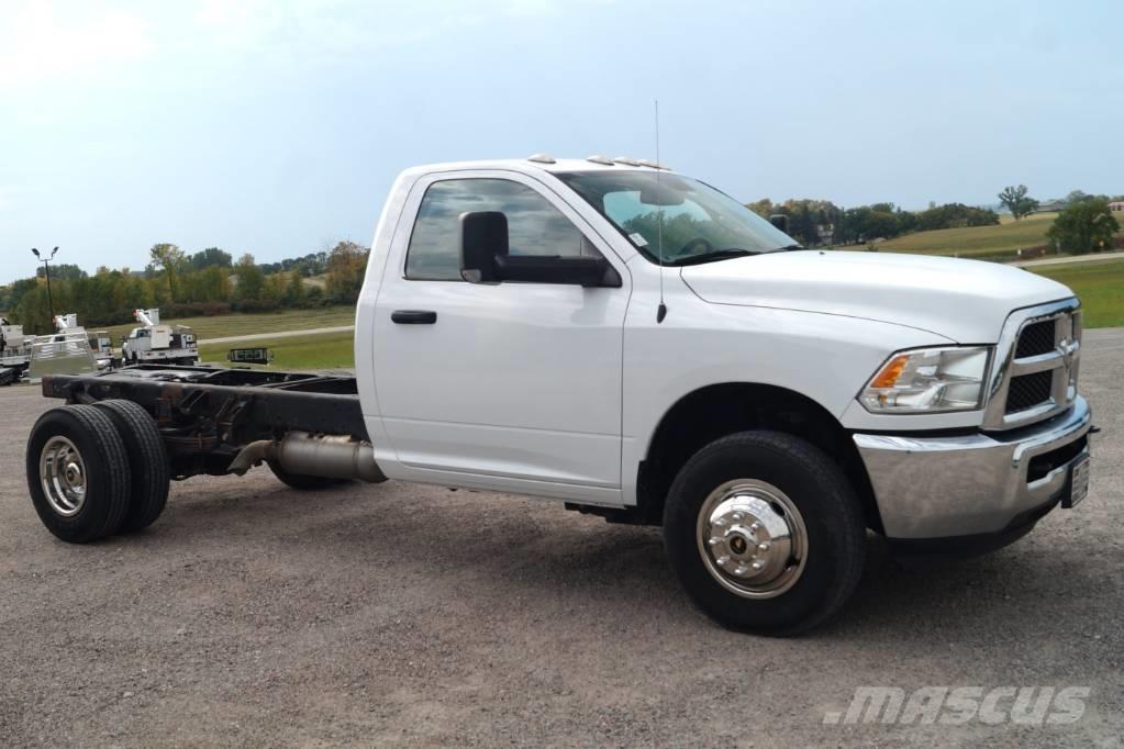 RAM 3500 TRADESMAN شاحنات بمقصورة وهيكل
