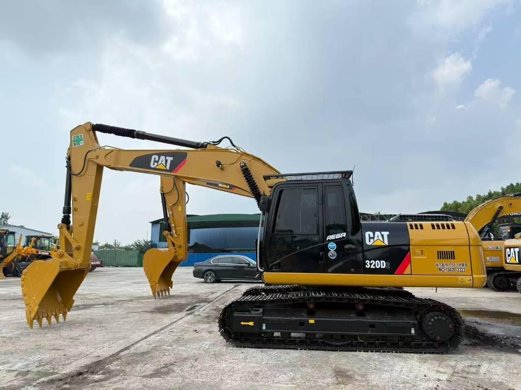 CAT 320D2 حفارات زحافة