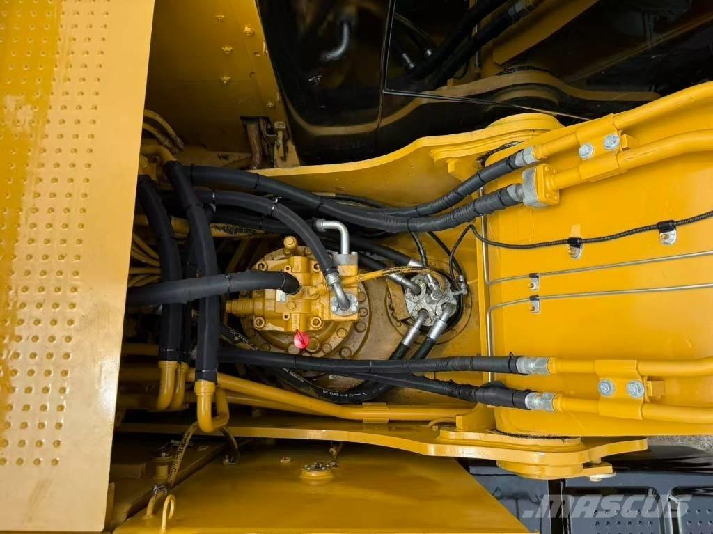 CAT 320D2 حفارات زحافة