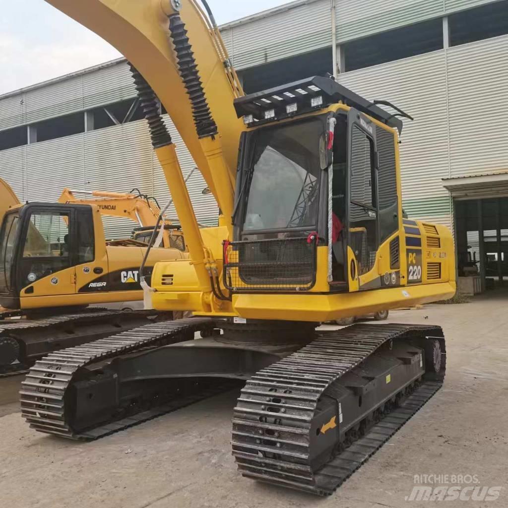 Komatsu PC 220-8 حفارات زحافة