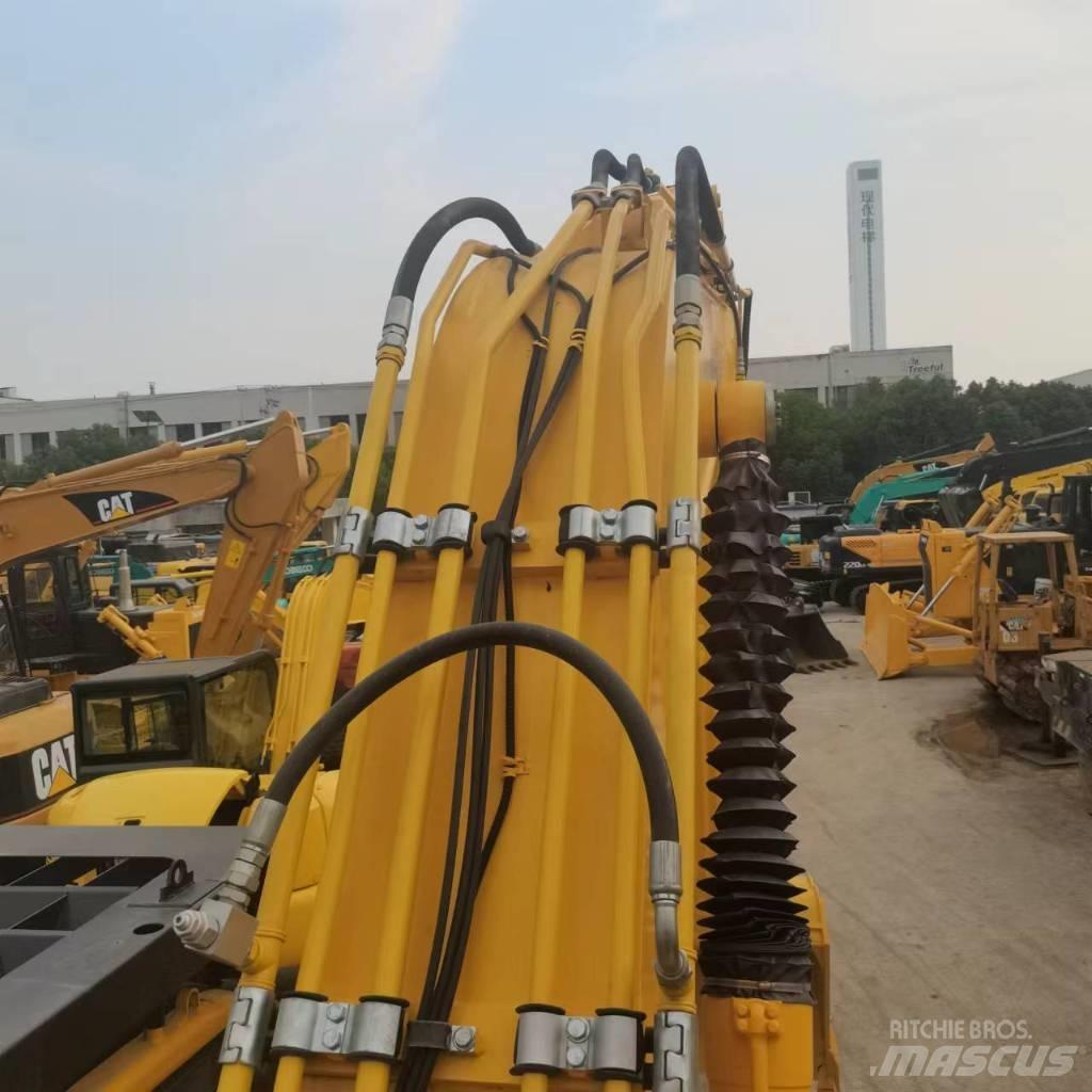 Komatsu PC 220-8 حفارات زحافة