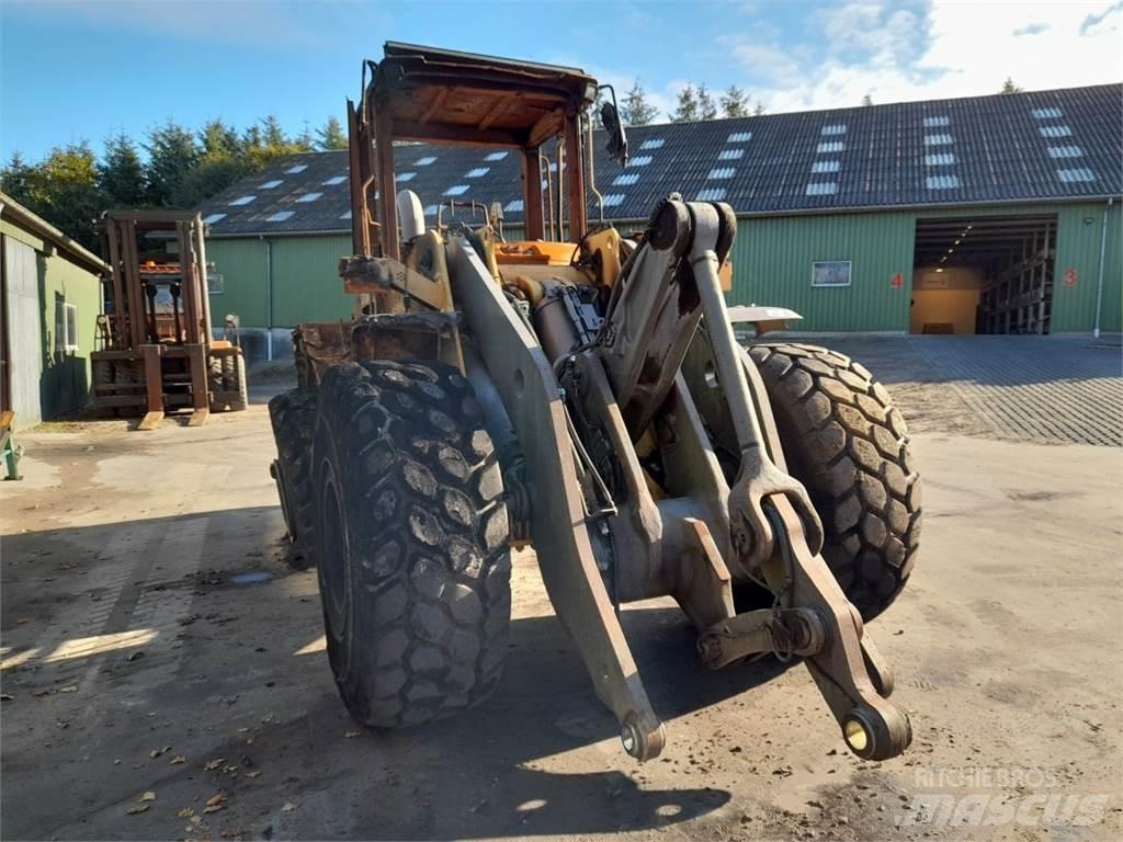 Volvo BM L120 E الجرارات