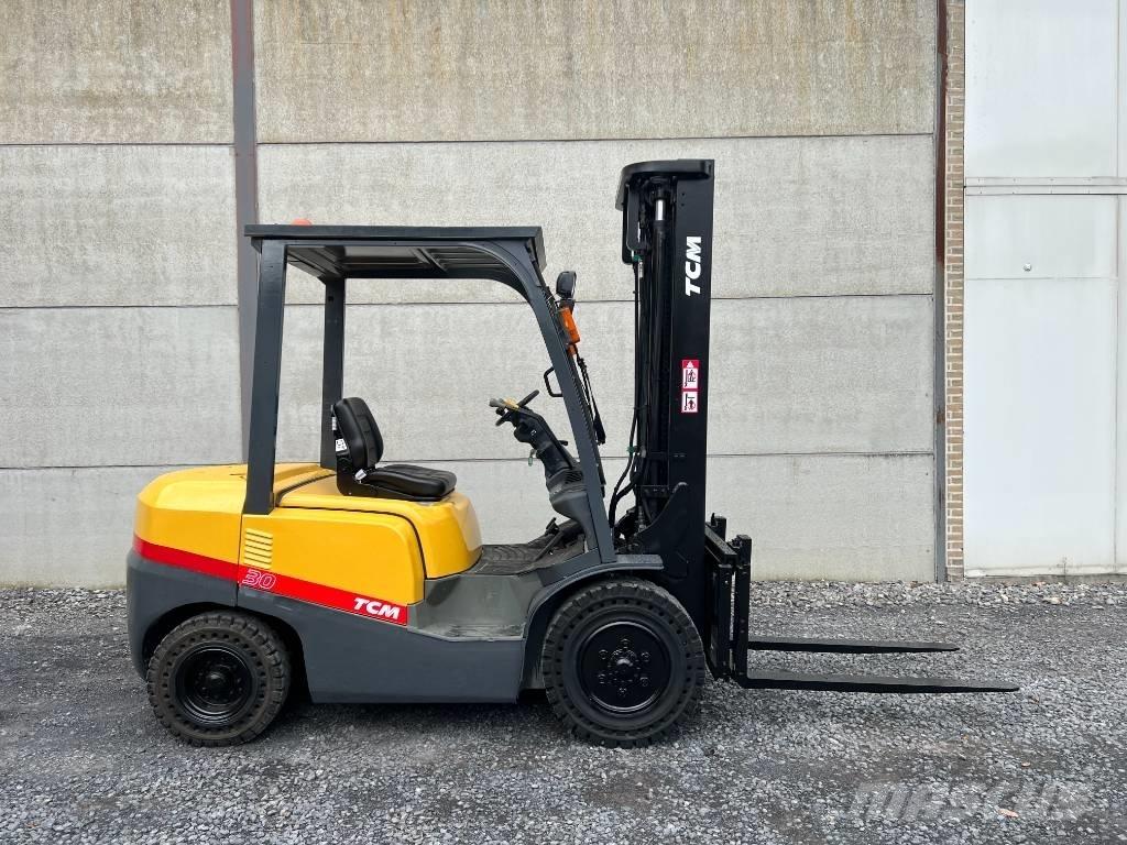 TCM FD30T3 شاحنات الديزل