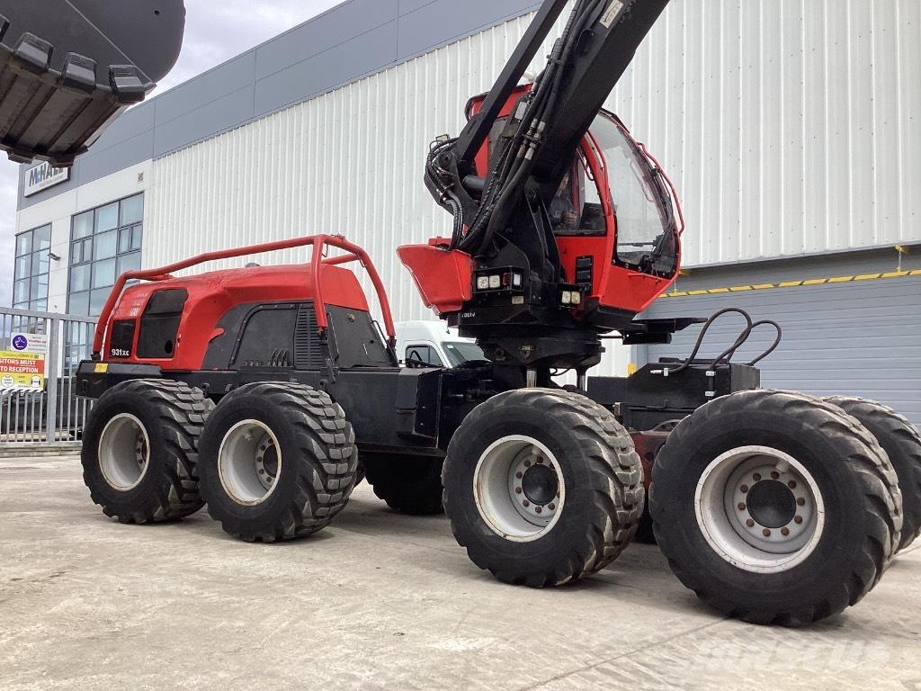 Komatsu 931 XC حصادات