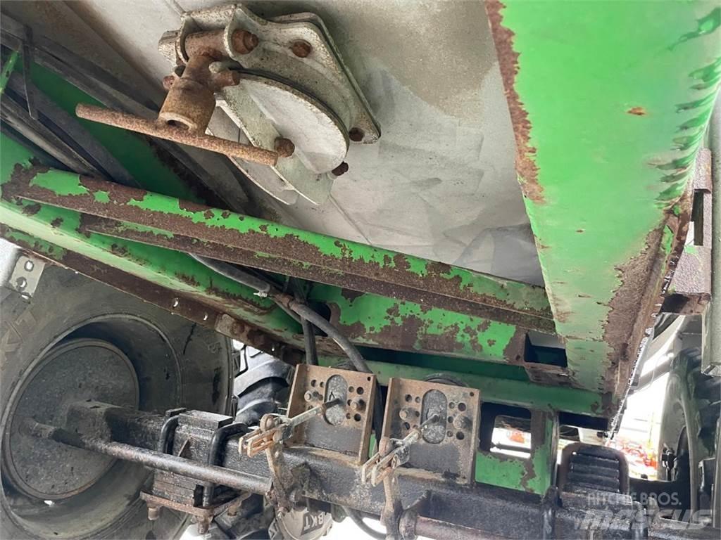 Joskin 12500 TS معدات توزيع السماد العضوي