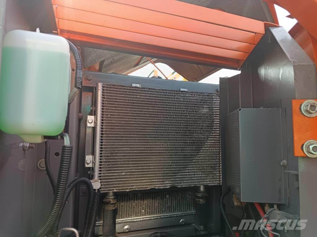 Hitachi ZX 70 حفارات وسط 7 طن - 12 طن